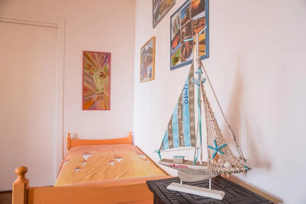 B&B La Gatta Blu カットーリカ 0*,